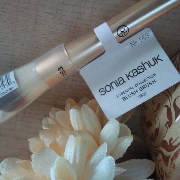 NWT SONIA KASHUK Essential Gold Blush Brush - Picture 5 of 7